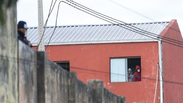 Niño de 13 años intenta lanzar marihuana por muralla de Tacumbú