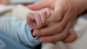 8 de cada 10 niños nacidos son hijos de personas no casadas, según INE - Noticias Paraguay