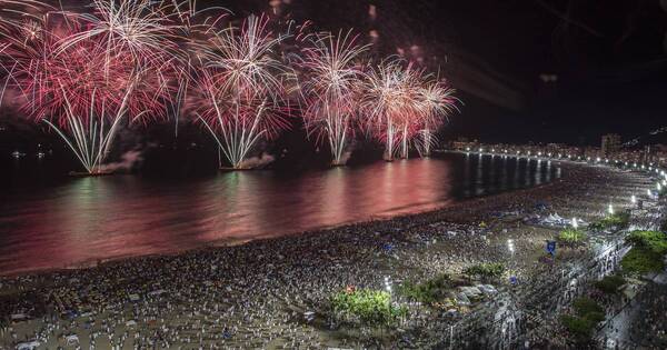 La Nación / Instan a turistas paraguayos a pasar en familia fiestas de Reveillon en playas brasileñas