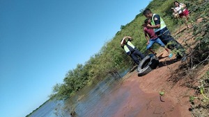 Pescadores permanecen desaparecidos tras vuelco de una canoa en aguas del río Paraguay - Unicanal