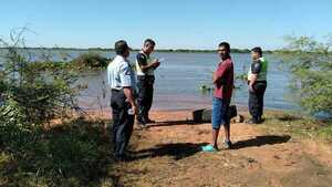 Canoa volcó en aguas del río Paraguay y dos pescadores permanecen desaparecidos - trece