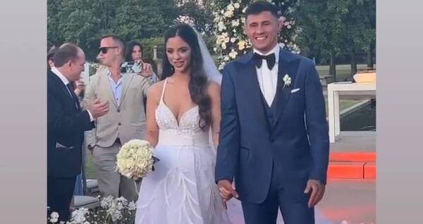 [GALERÍA] El "Zorrito" Bareiro pasó por el altar para jurar amor eterno