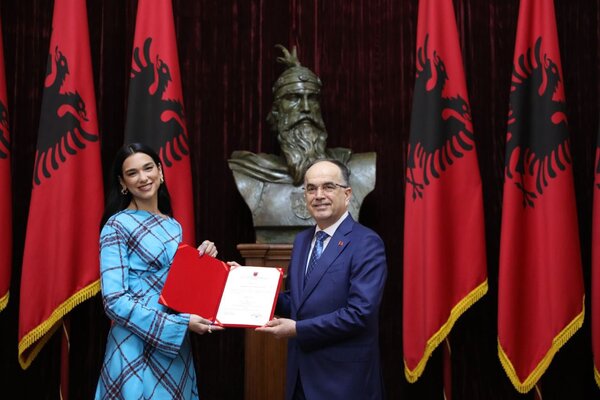 Dua Lipa obtiene la ciudadanía albanesa - El Independiente