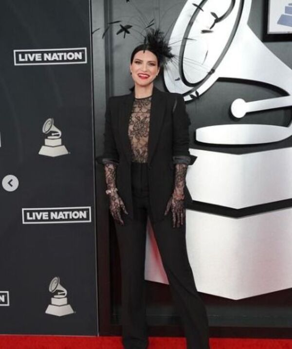¡Upf! Laura Pausini se cambió la cara con los filtros
