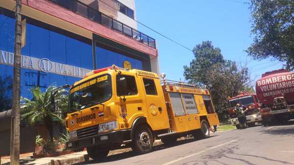 Susto por principio de incendio en edificio en pleno centro de Encarnación