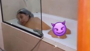 Jazmín Mernes mostró que se baña con leche: "Yo soy Cleopatra"