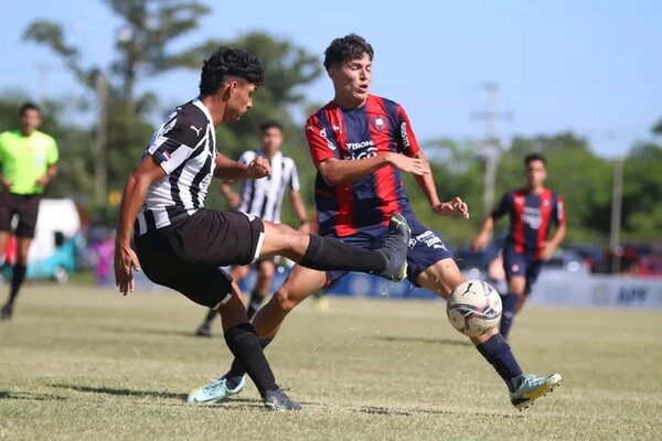 Premiación de las Formativas en Parque Guasu - Fútbol - ABC Color