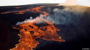 Entra en erupción el volcán activo más grande del mundo