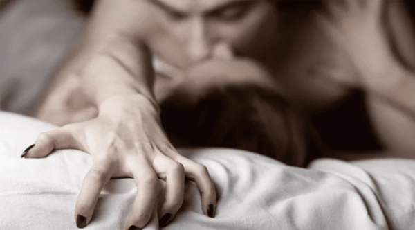 Tenía sexo salvaje y casi muere durante un orgasmo por su posición - Noticiero Paraguay