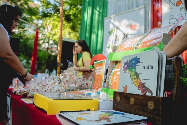 Organizan tradicional mercado navideño en la Plaza Italia - trece