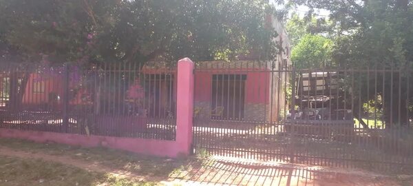 Desconocidos con supuestos chalecos de la Senad raptaron a una joven e incendiaron un automóvil - Policiales - ABC Color