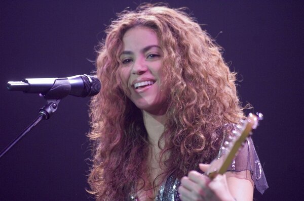 Shakira sale corriendo de España por líos con el fisco
