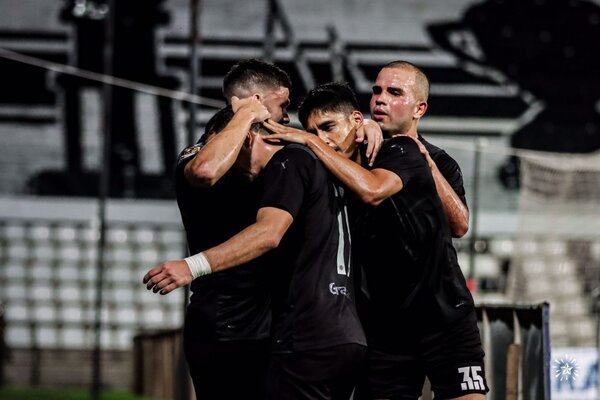 Libertad se quedó con el clásico blanco y negro | 1000 Noticias