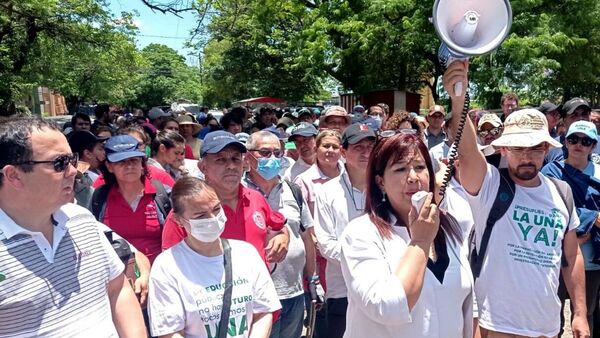 La UNA paraliza sus actividades en reclamo de un "presupuesto digno"