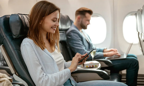 La Unión Europea le pone fin al “modo avión” y se podrá hablar por celular durante los vuelos - OviedoPress