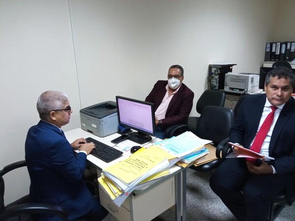 Juez dicta arresto domiciliario para el exgobernador de Central - PDS RADIO
