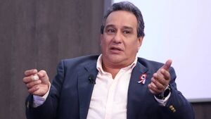 Prohíben a Hugo Javier dar un pie fuera de su casa y debe pagar G. 1.000 millones