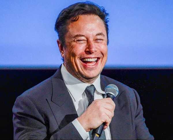 Elon Musk carga contra Apple por supuestamente retirar la publicidad de Twitter - Revista PLUS