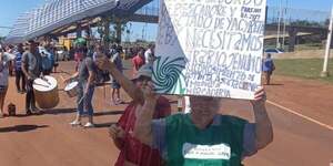 Pescadores argentinos y afectados por la EBY cortan el puente Posadas-Encarnación