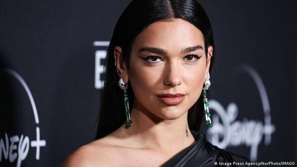 La cantante de música pop Dua Lipa obtiene la ciudadanía albanesa