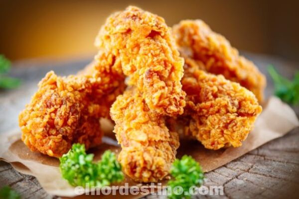 Al estilo KFC: Pollo frito crocante, seco por fuera y suculento por dentro una delicia, te enseñamos como prepararlos