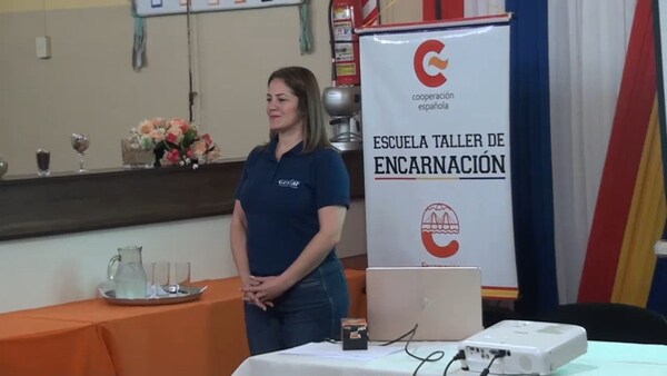 Capacitan a alumnos y egresados de la Escuela Taller de Encarnacion en emprendedurismo y marca personal.