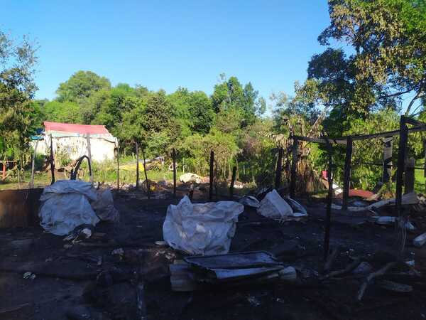 4 familias quedaron con la ropa puesta luego de un voraz incendio