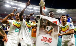 Kalidou Koulibaly clasifica a Senegal, en el nombre de Bouba Diop