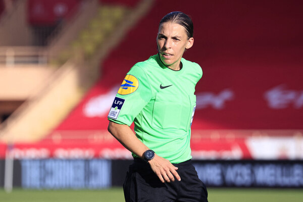 La francesa Stéphanie Frappart será la primera mujer en arbitrar en la Copa del Mundo