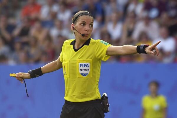 Diario HOY | Histórico: Stéphanie Frappart, la primera mujer en dirigir en un Mundial