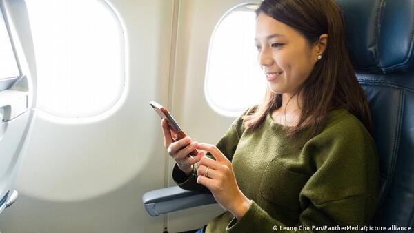 La Unión Europea pone fin al "modo avión" y permite uso de 5G durante los vuelos