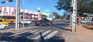 Diario HOY | Conductor arrastra a agente de la PMT de Asunción tras cometer una infracción