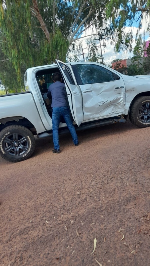 Dos menores de 14 años que circulaban en motocicleta sufren lesiones tras chocar contra una camioneta