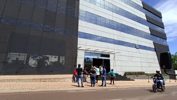 Trabajadores de Flavors of Americas reclaman pago de indemnización por despido