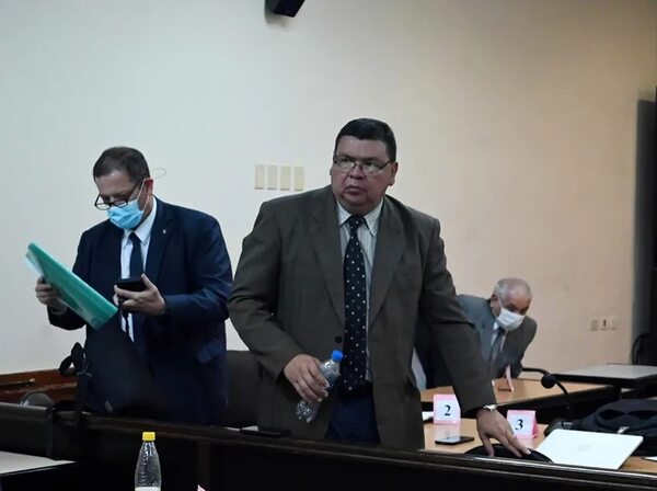 Fiscalía pide condenas de 7 y 4 años y 6 meses para exministros Rojas y De Vargas - Nacionales - ABC Color