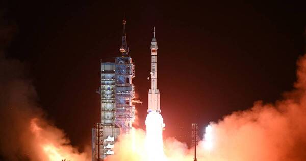 La Nación / China hará el primer cambio de tripulación en órbita de la historia