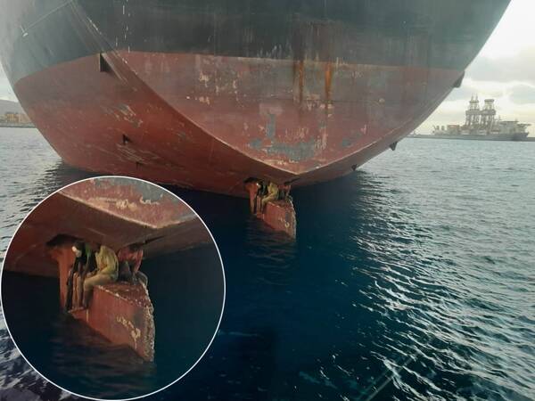 Tres migrantes pasaron 11 días viajando ¡en el timón de un barco petrolero!