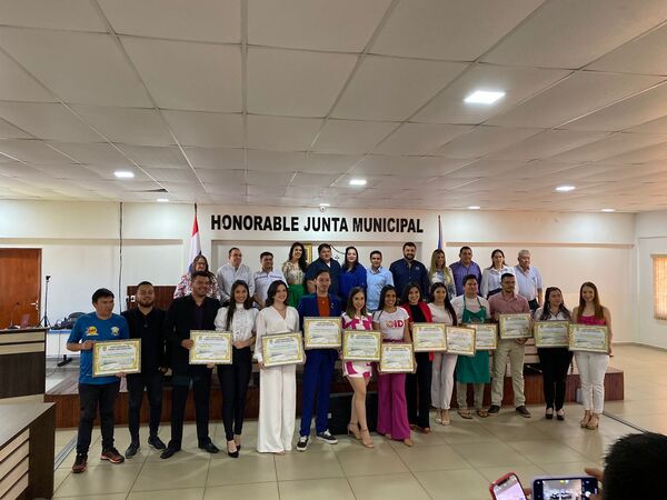 Junta Municipal homenajeó a jóvenes emprendedores - Radio Imperio