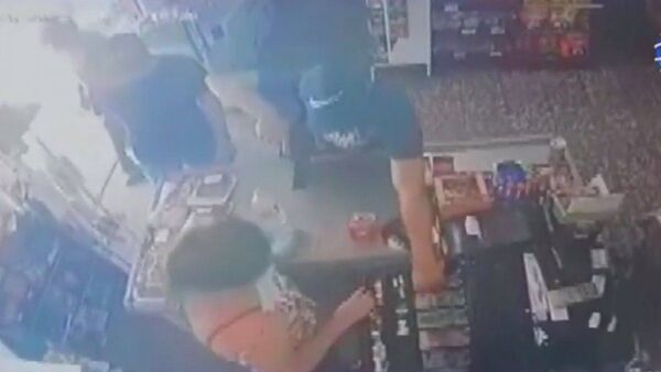 Cámaras captan a sospechosos de asaltar un comercio en Luque