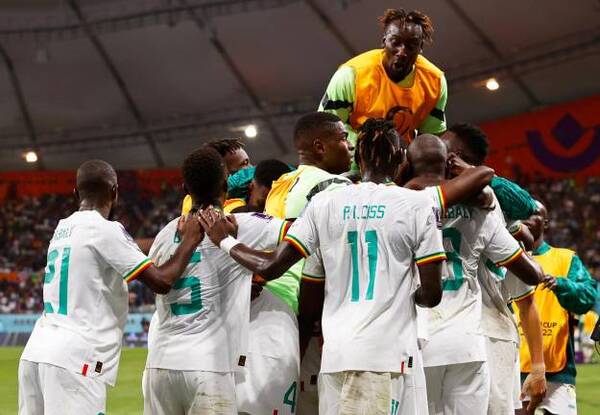 Senegal se mete a octavos luego de 20 años - C9N