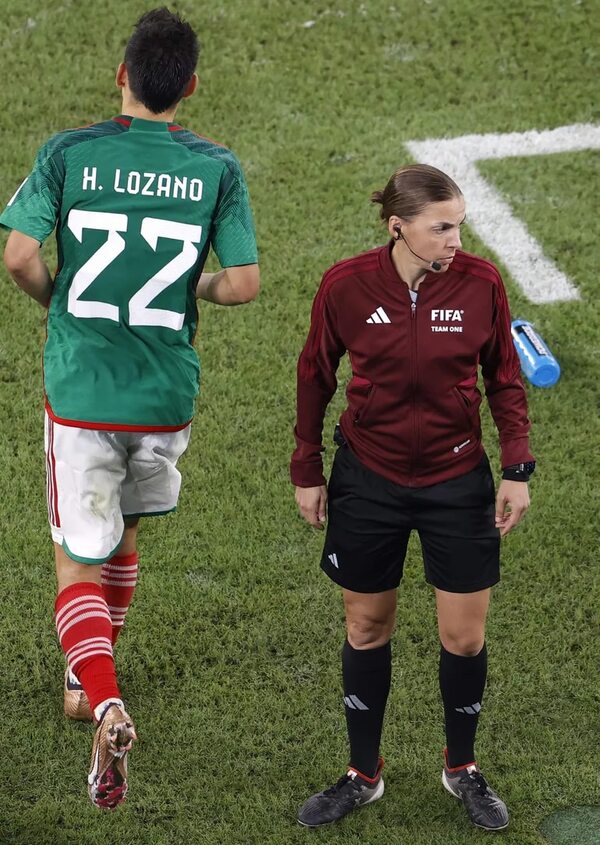 La francesa Stéphanie Frappart hará historia al arbitrar el Alemania-Costa Rica  - Fútbol Internacional - ABC Color