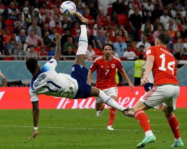 Inglaterra pasa a octavos con una actuación decisiva de Rashford - Fútbol Internacional - ABC Color