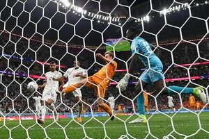 Países Bajos se pasean ante Qatar y avanzan a octavos como líderes - Fútbol Internacional - ABC Color