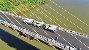 Camiones de carga ponen a prueba la resistencia del Puente de la Integración - La Clave