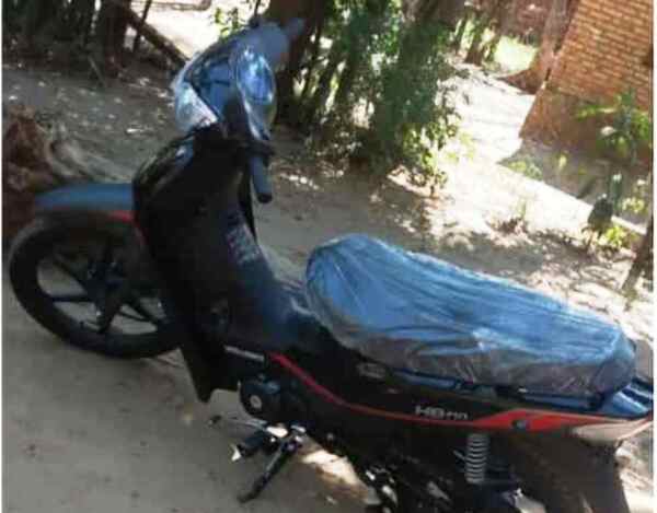 Roban una moto mientras la dueña trabajaba •