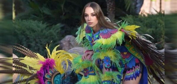 (Video) ¡Miss se electrocuta al tocar el micrófono!