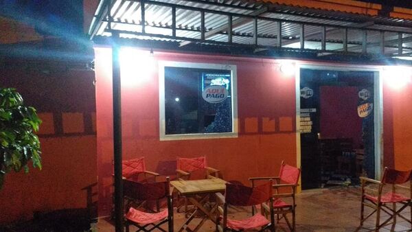 Llegaron a un bar, pidieron cervezas y al salir dispararon contra el local