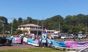 Bloquean ruta Py 02 en Mallorquín