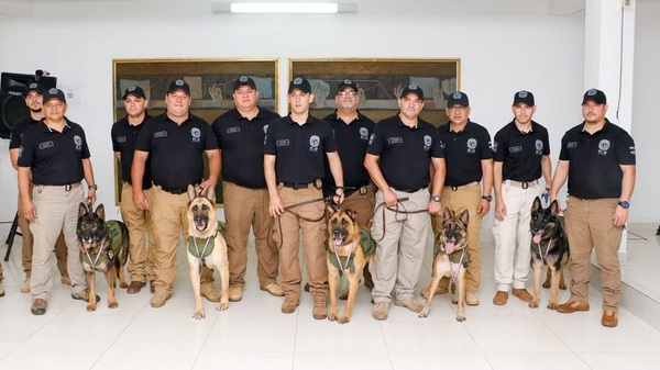 ¡Misión cumplida! Se jubilan agentes caninos de la Senad - Noticias Paraguay