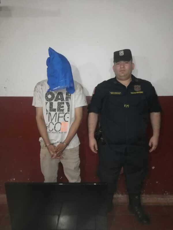 Ataron de pies y manos a presunto delincuente y lo entregaron a la Policía